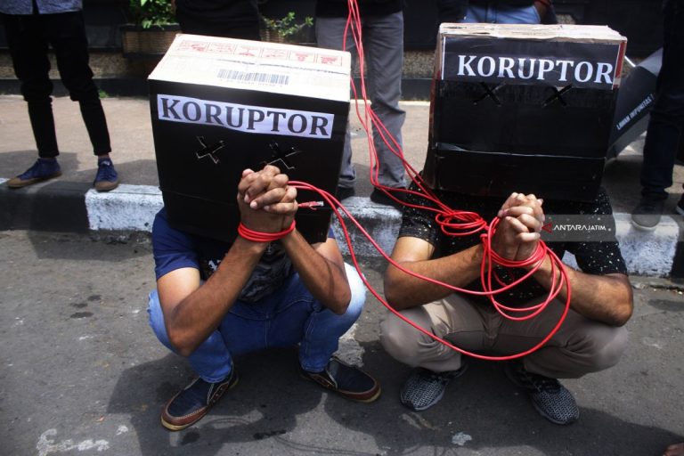 Tuntut-Penuntasan-Kasus-Korupsi-Malang-090119-abs-3.jpg