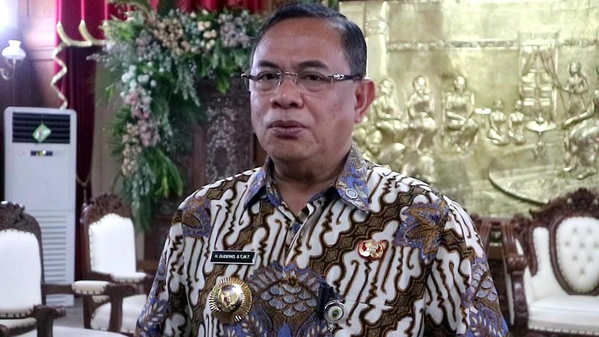 bupati-pati-sudewo-saat-meminta-maaf-di-pendopo-kabupaten-pati-1755007092313_169.jpeg