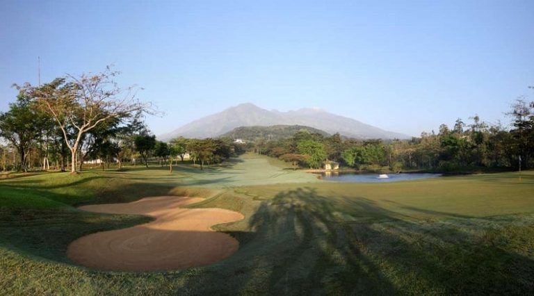 lapangan_golf_terbaik_di_indonesia.jpg