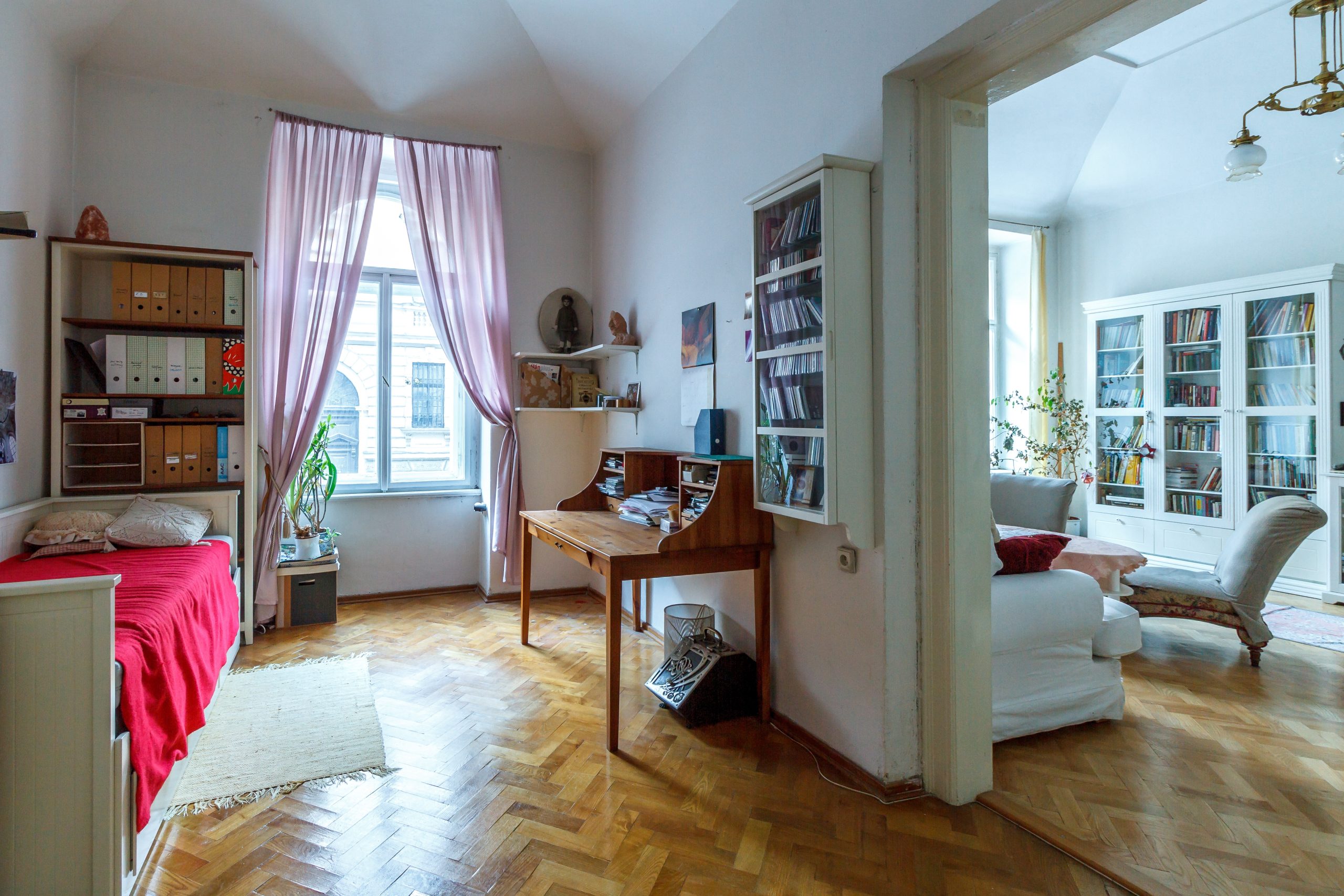 villa-floor-home-cottage-loft-property-living-room-residential-room-bedroom-apartment-interior-design-hardwood-farmhouse-estate-real-estate-wood-flooring-1330688.jpg